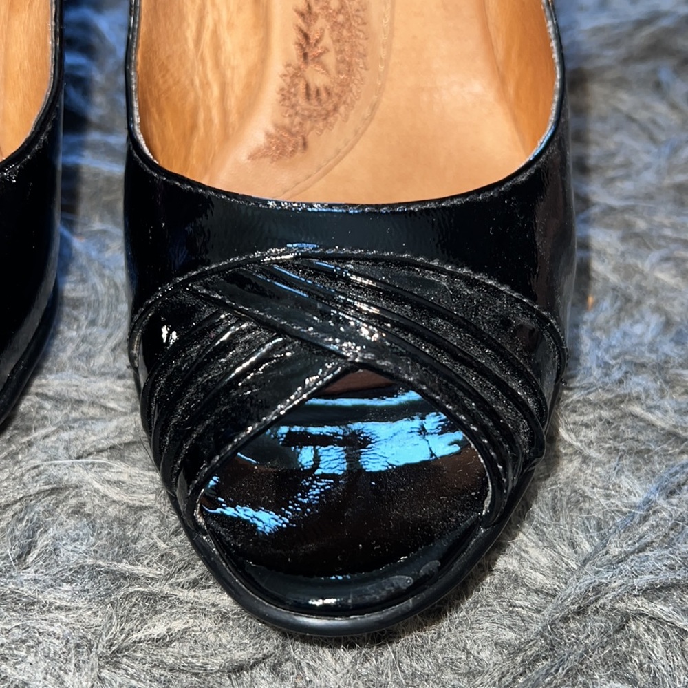 New Women's black patent leather peep told Sofft heels, size 7 - Picture 11 of 15